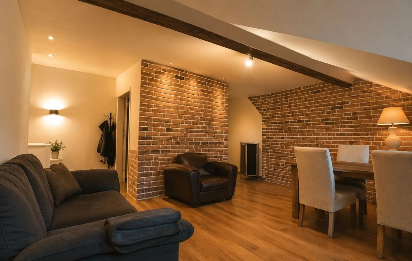 ECHICHENS - Magnificent 2.5-room apartment completely renovated - Photo 3 of 6