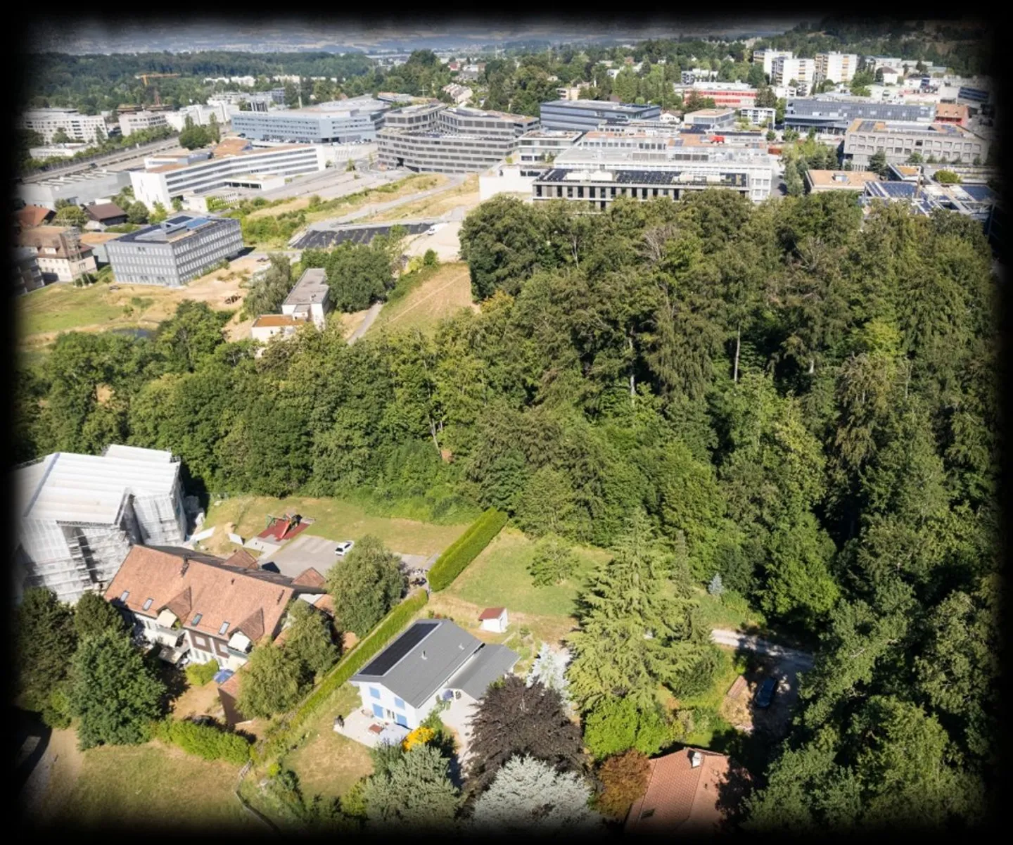 A EPALINGES - Baugrundstück in ruhiger Nachbarschaft, 700 m von der M2-Haltestelle Croisettes entfernt - Foto 1 von 4