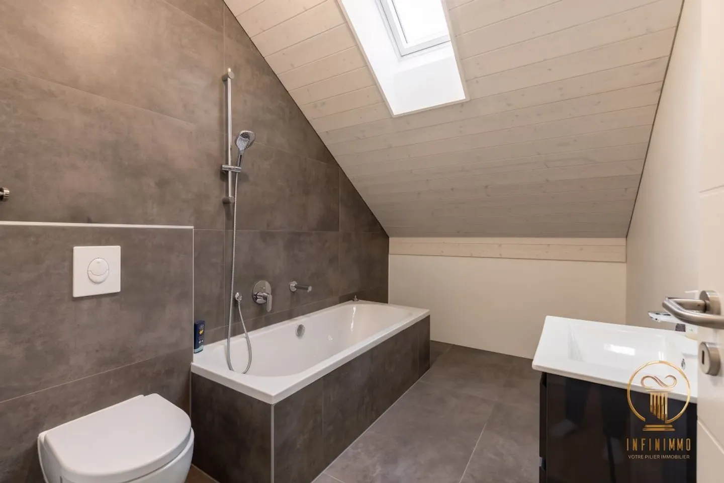YENS - EXCLUSIVE - Magnificent new individual villa with swimming pool - Photo 7 of 12