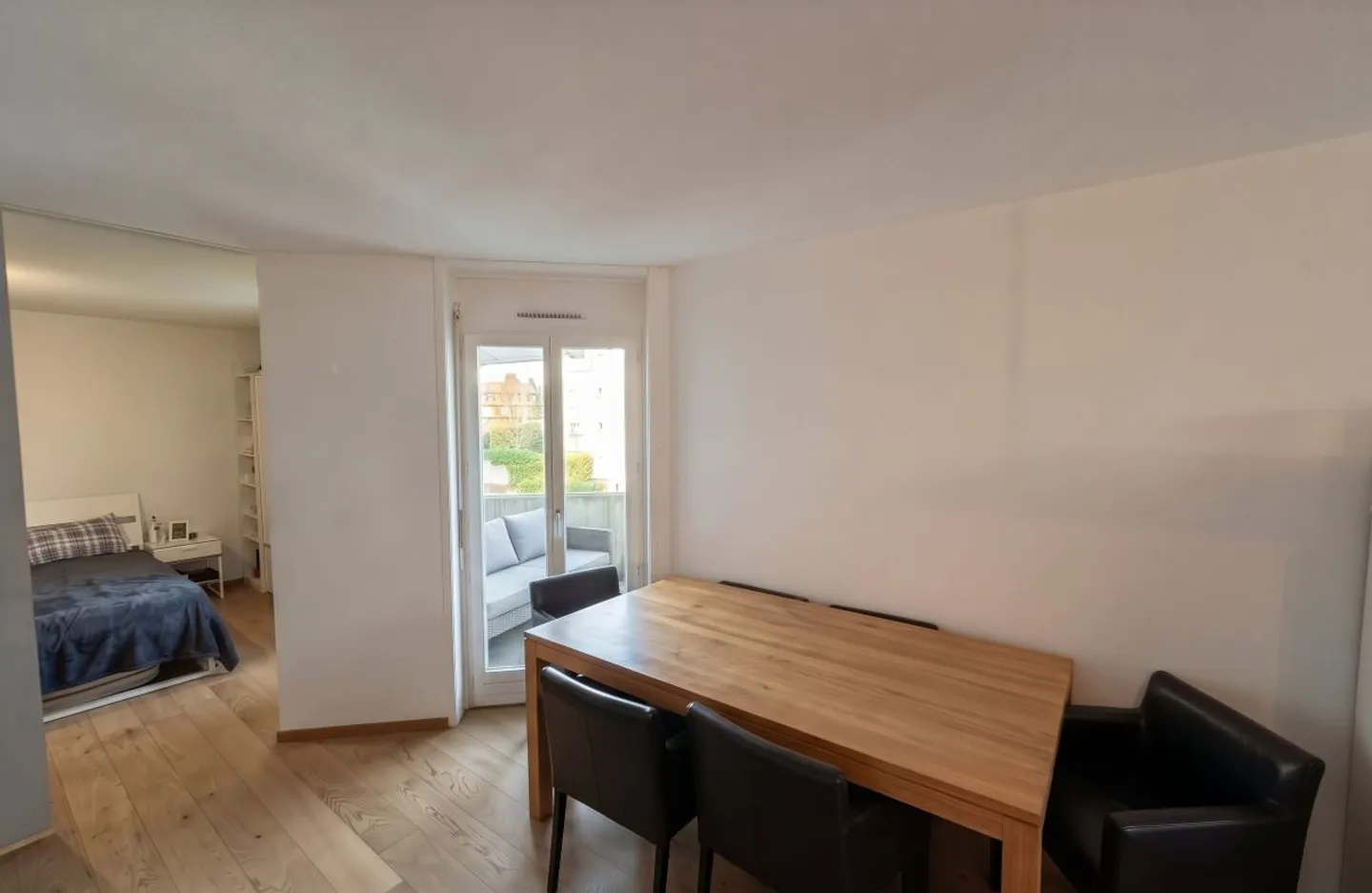 SAINT-PREX - Renovierte 2-Zimmer-Wohnung mit zwei Balkonen - Foto 2 von 7