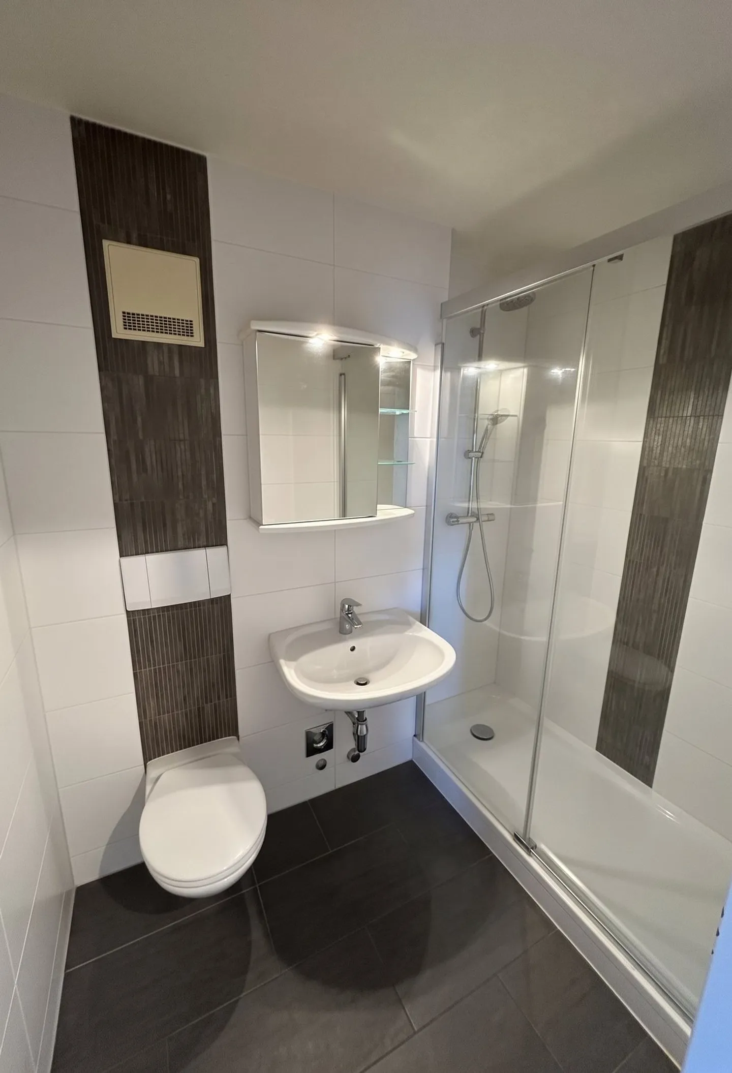SAINT-PREX - Renovierte 2-Zimmer-Wohnung mit zwei Balkonen - Foto 5 von 7