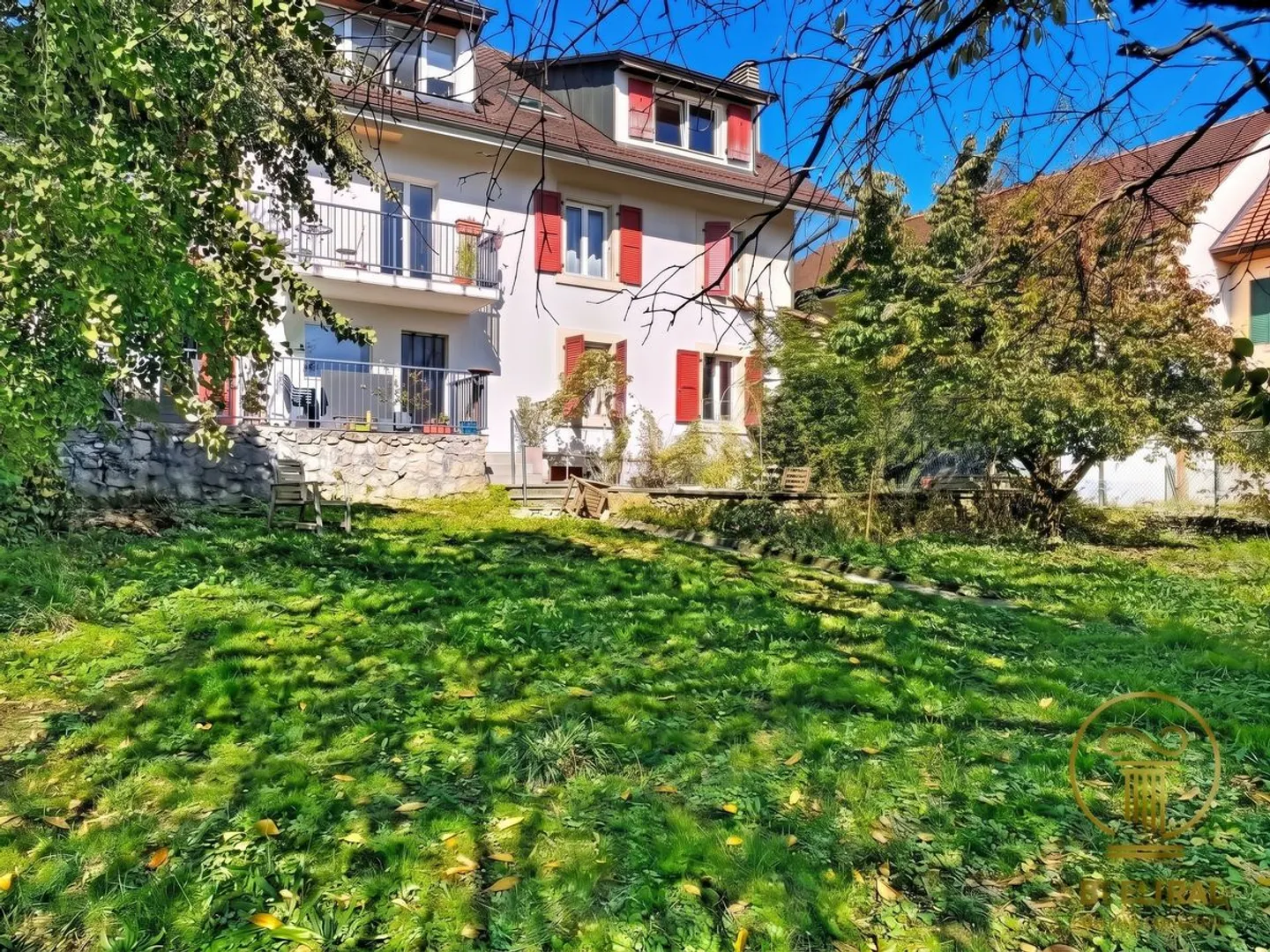 ORGES - Ertragsgebäude mit 6 Wohnungen, Gartenfläche und Parkplätzen - Foto 3 von 11