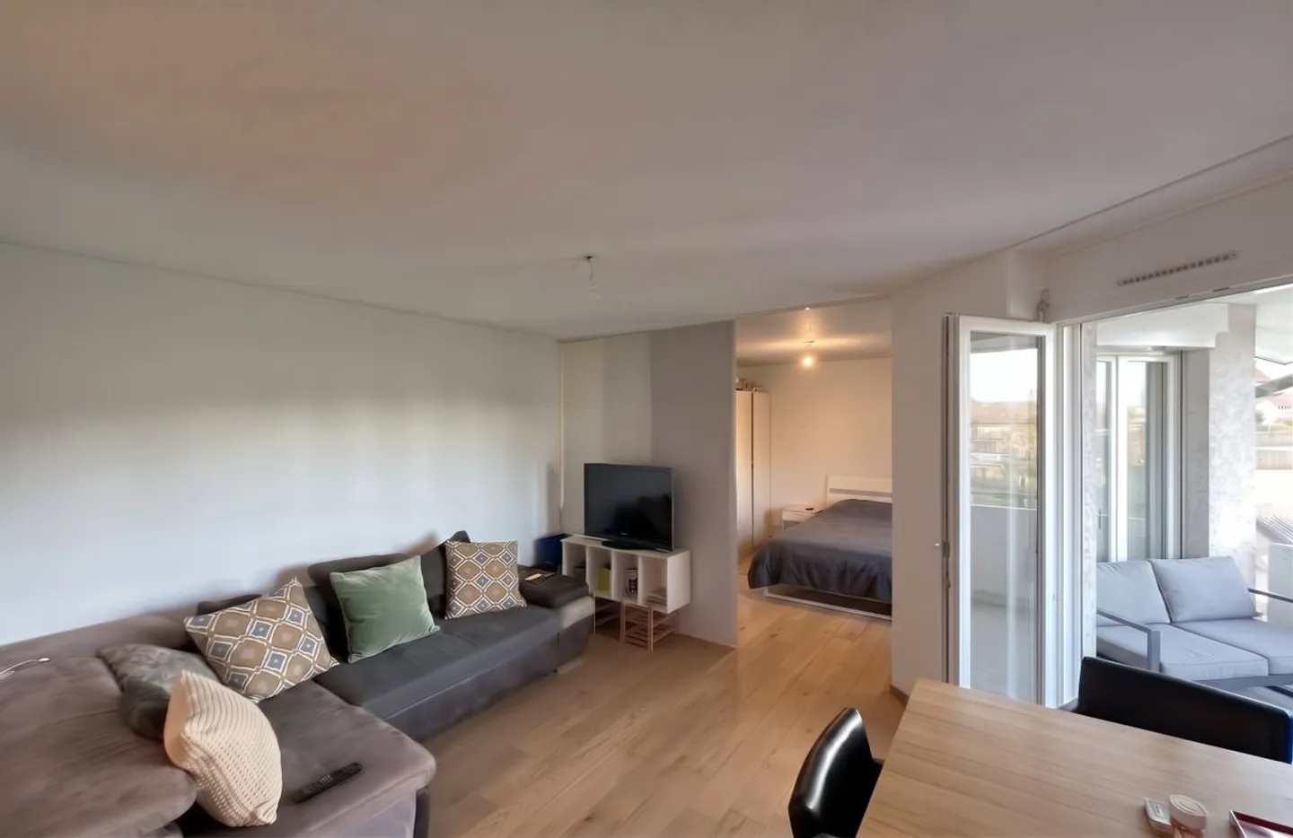 SAINT-PREX - Renovierte 2-Zimmer-Wohnung mit zwei Balkonen - Foto 1 von 7