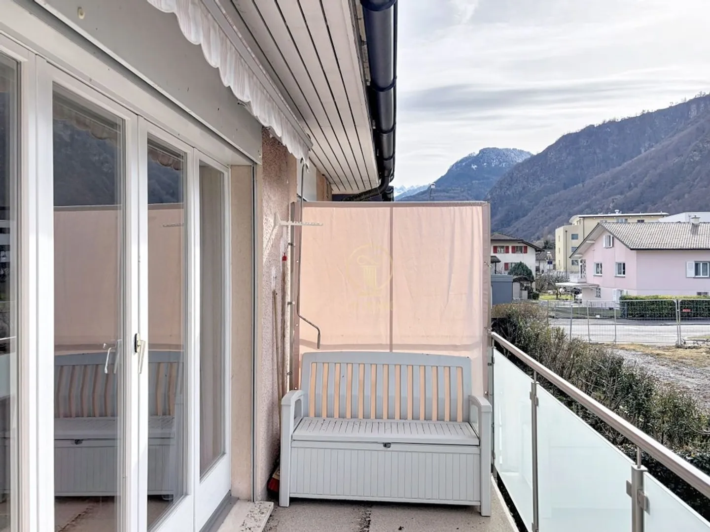 A VOUVRY - beautiful bright 2.5 room apartment in a quiet neighborhood, with balcony - Photo 5 of 7