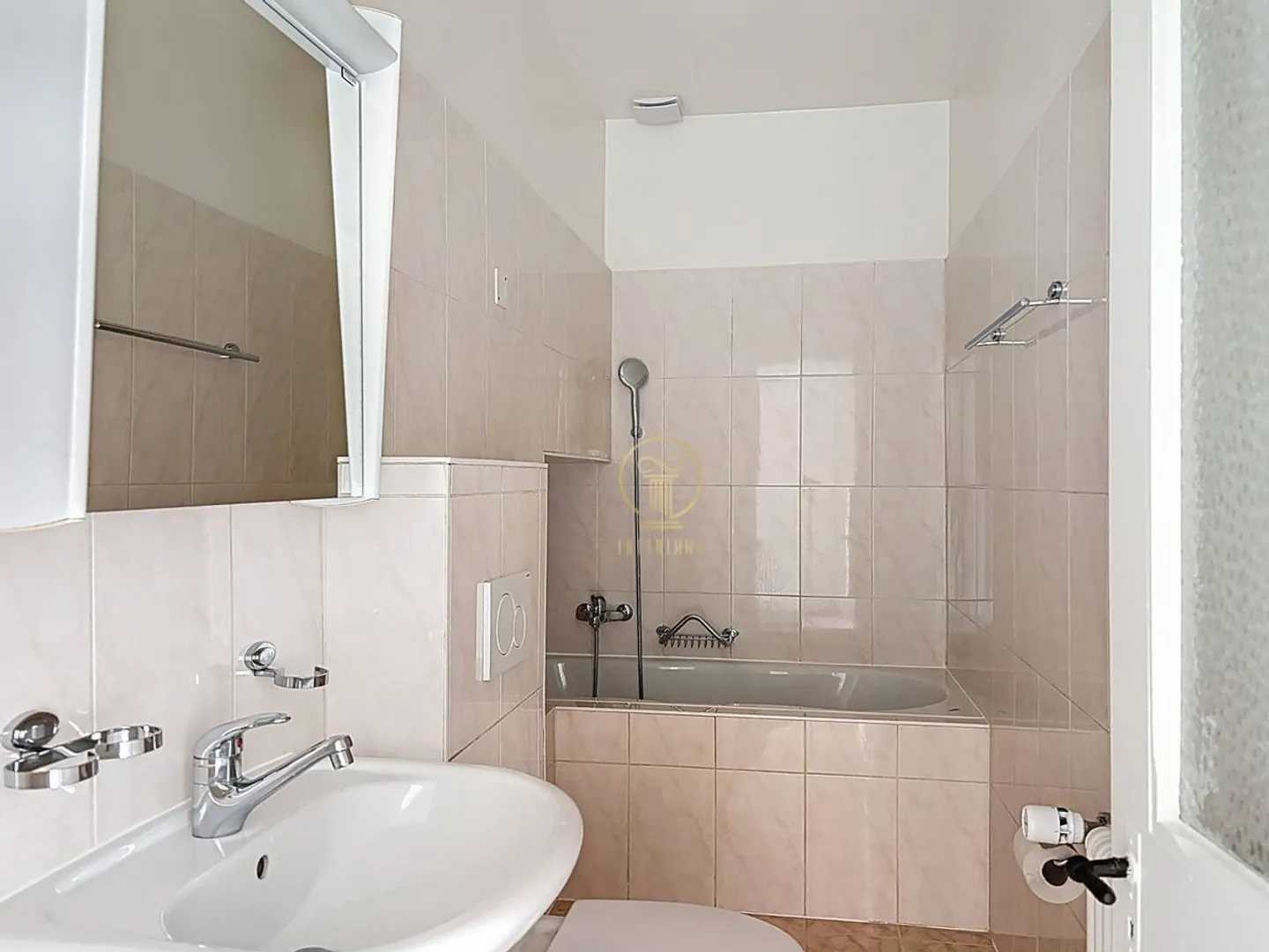 A BALLAIGUES - bel palazzo di rendimento con 5 appartamenti, 2 depositi e 9 posti auto - Foto 9 di 13