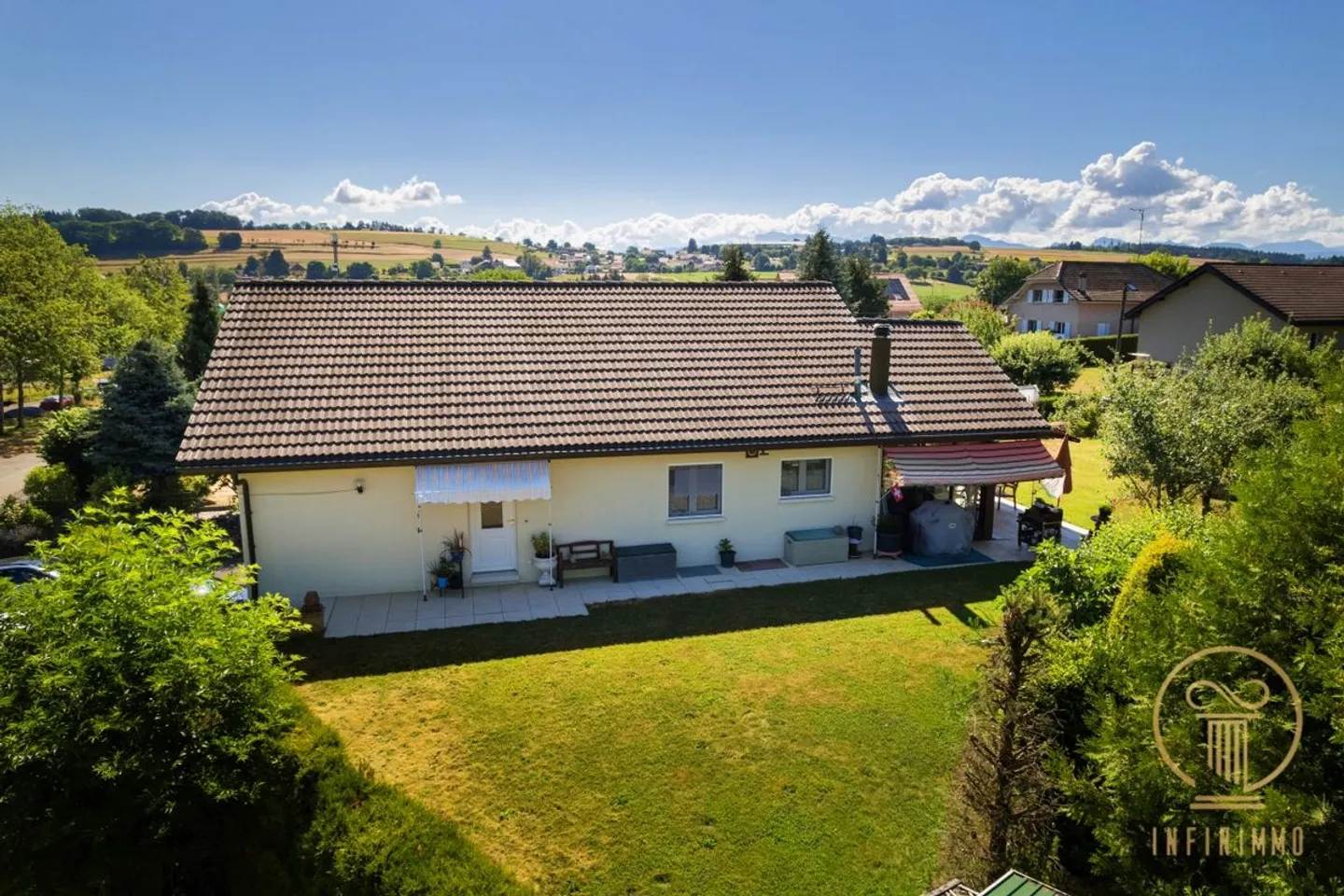 5 MIN FROM MEZIERES - magnificent bright individual villa on 2 levels, with 5 bedrooms - Photo 3 of 13