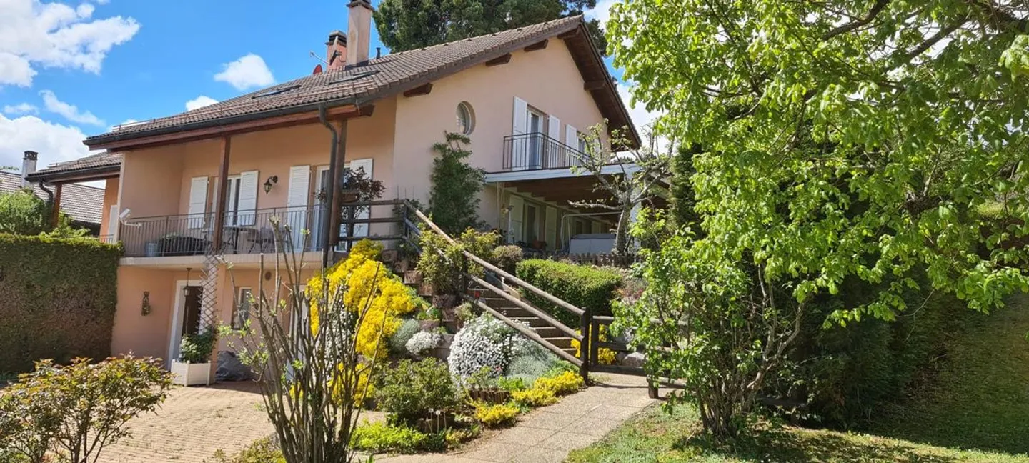 Esclusività! ARZIER-LE-MUIDS, magnifica villa bifamiliare di 6,5 locali - Foto 1 di 13