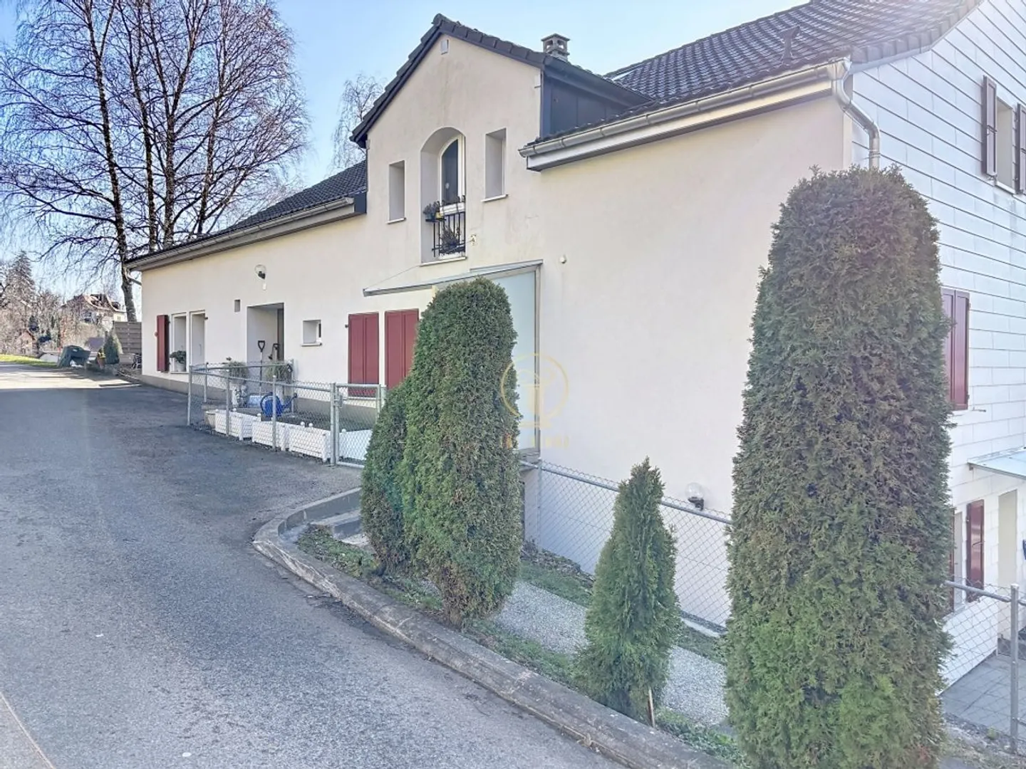 A BALLAIGUES - bel palazzo di rendimento con 5 appartamenti, 2 depositi e 9 posti auto - Foto 3 di 13