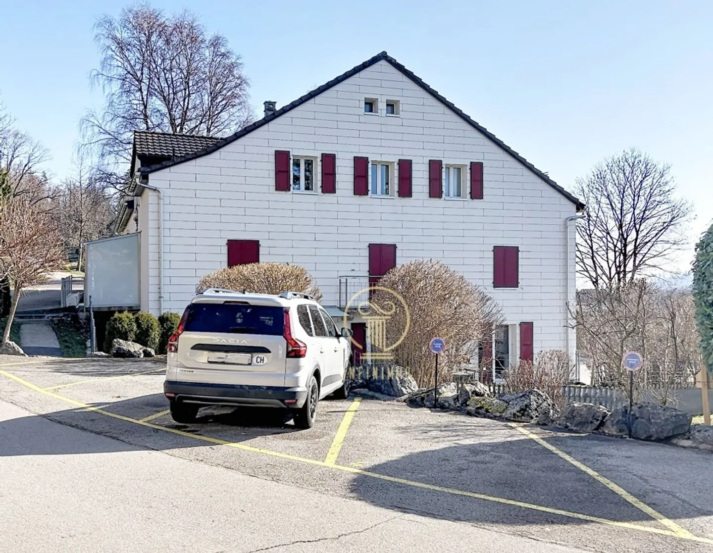 A BALLAIGUES - bel palazzo di rendimento con 5 appartamenti, 2 depositi e 9 posti auto - Foto 4 di 13