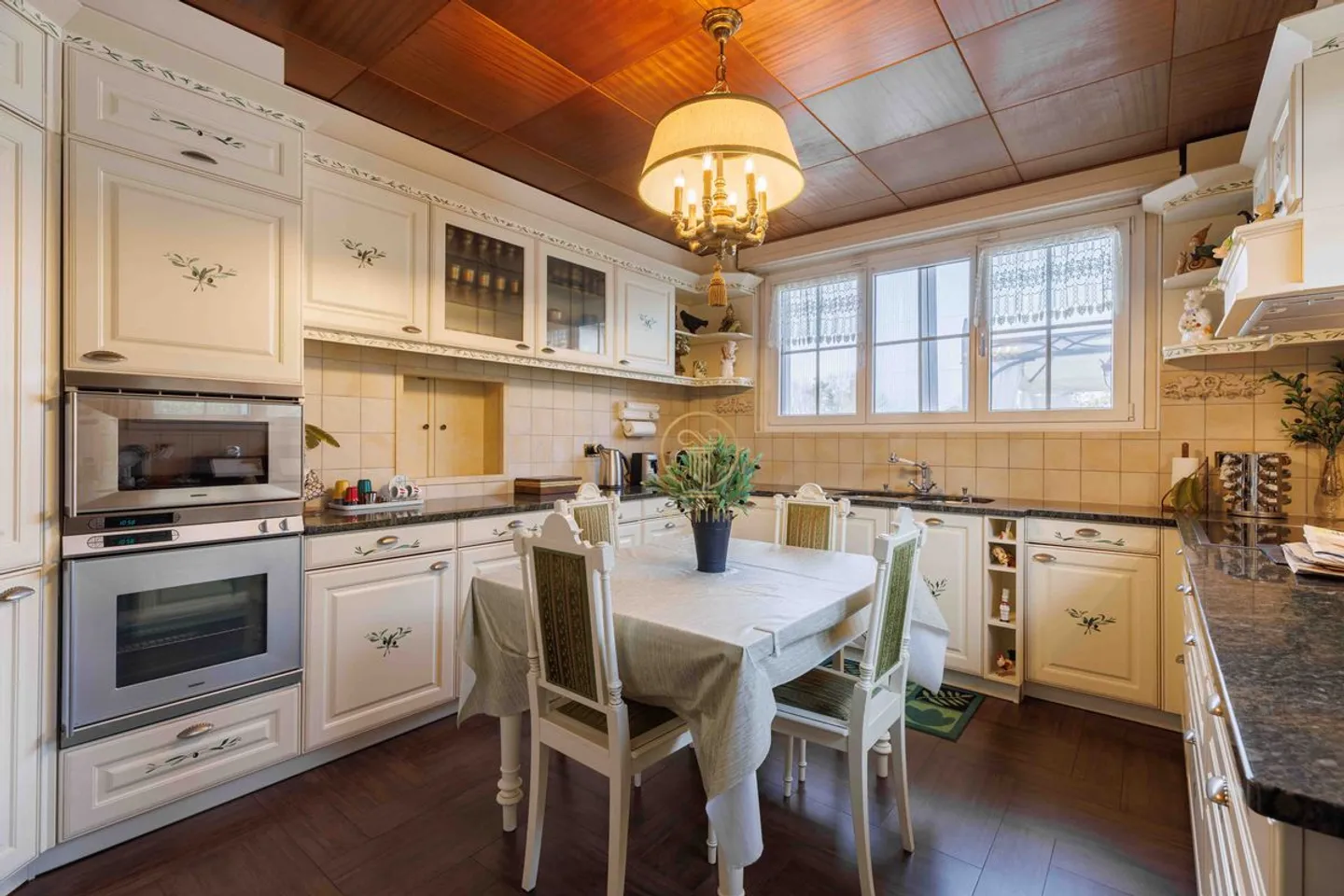 CROIX-SUR-LUTRY, superb mansion with 2810 m² of land and breathtaking views of the lake! - Photo 9 of 13