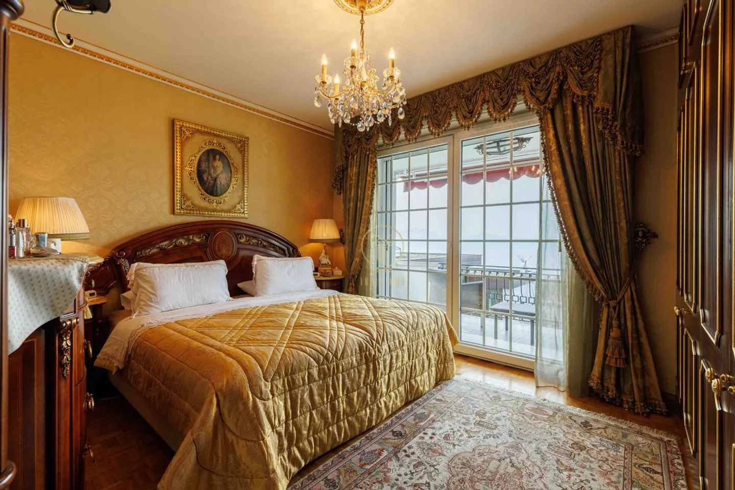 CROIX-SUR-LUTRY, superb mansion with 2810 m² of land and breathtaking views of the lake! - Photo 10 of 13