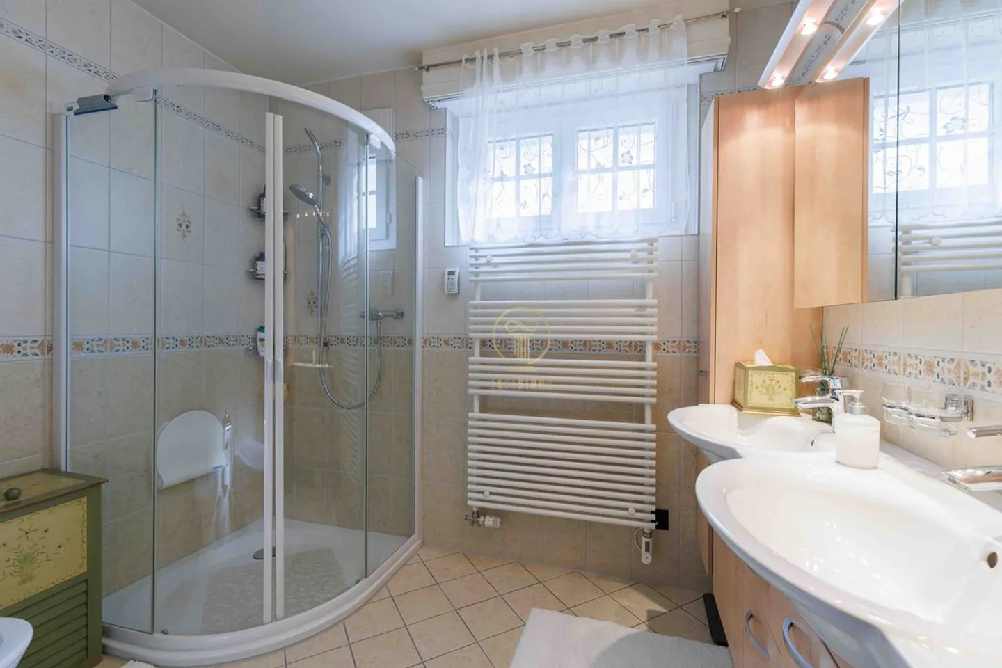 CROIX-SUR-LUTRY, superb mansion with 2810 m² of land and breathtaking views of the lake! - Photo 12 of 13