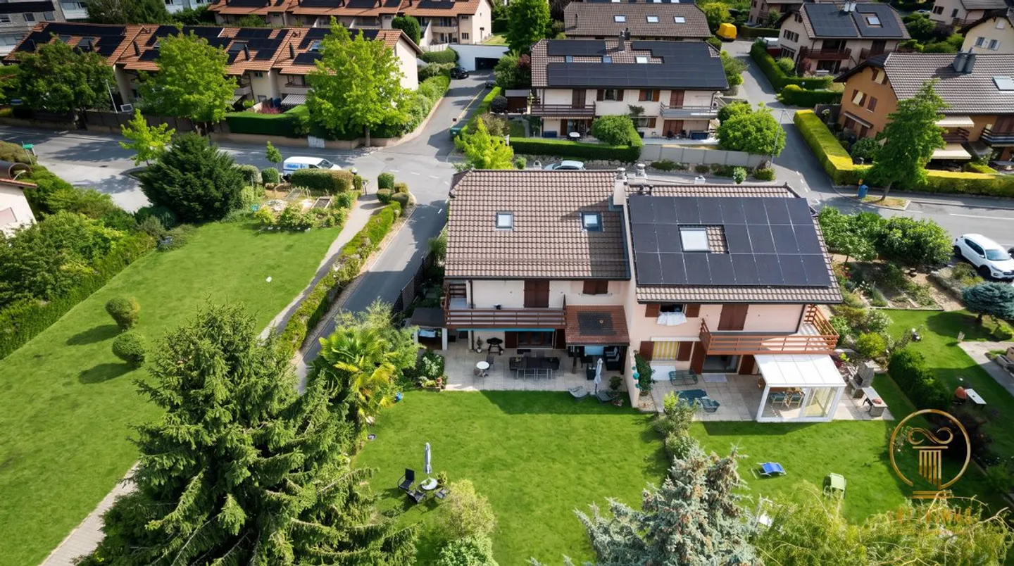 RENENS - Semi-detached villa with 5.5 rooms and large garden. Not registered in a PPE. - Photo 2 of 13