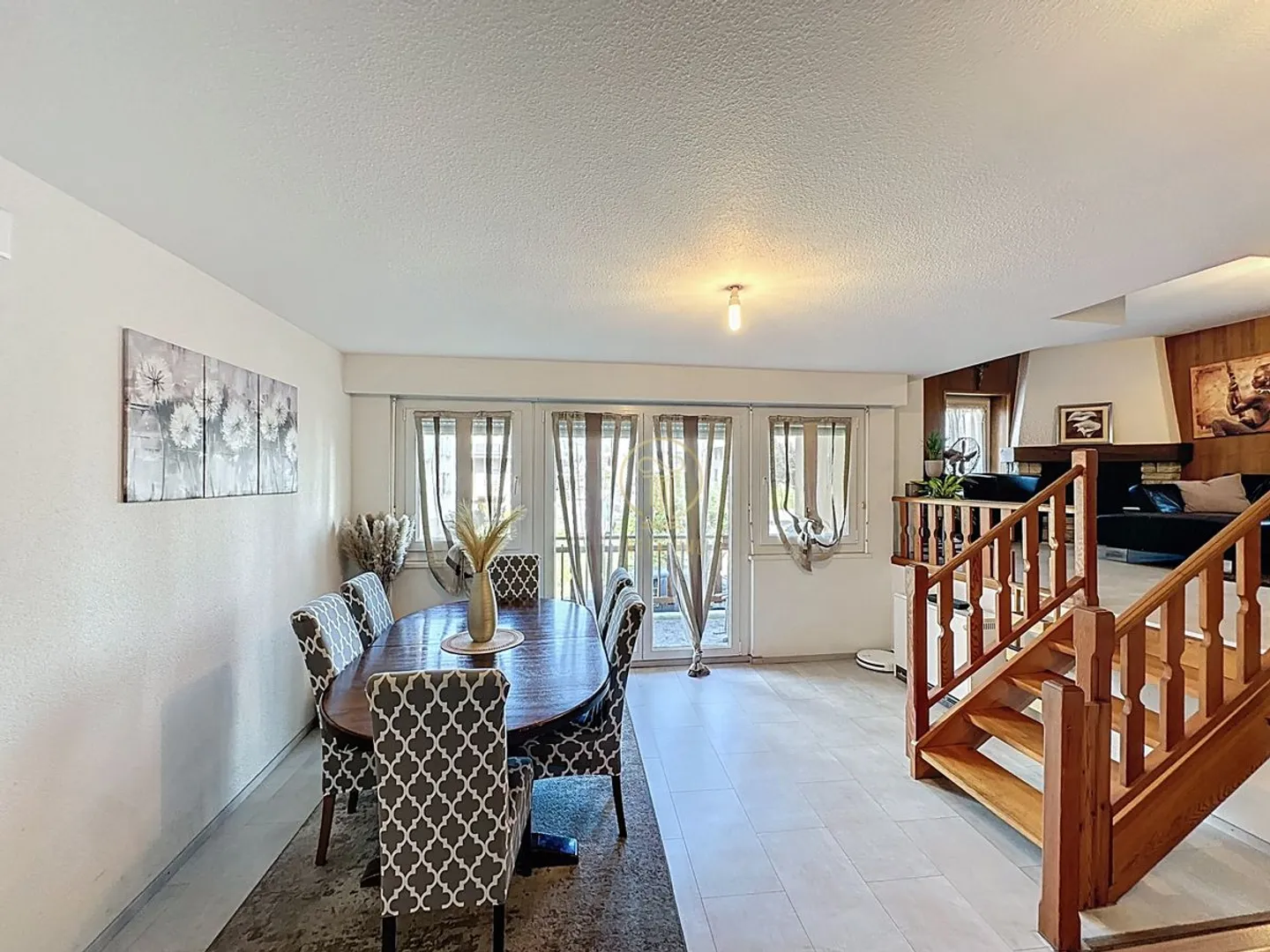 CONTHEY ZU ENTDECKEN, 5.5-Zimmer-Wohnung mit Charakter in einer kleinen STWEG! - Foto 4 von 12