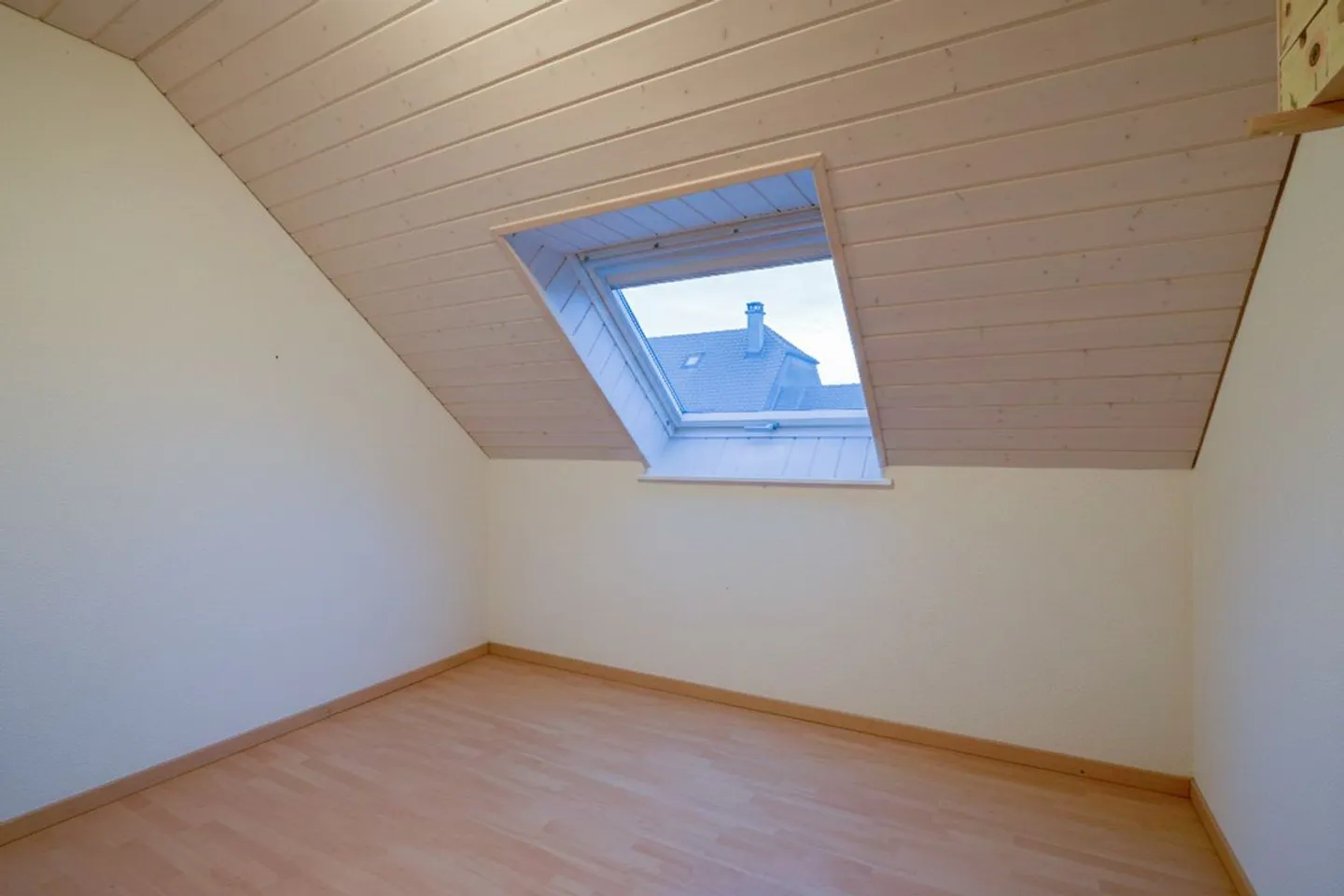 LAVIGNY - Beautiful house with lake view - Photo 9 of 13