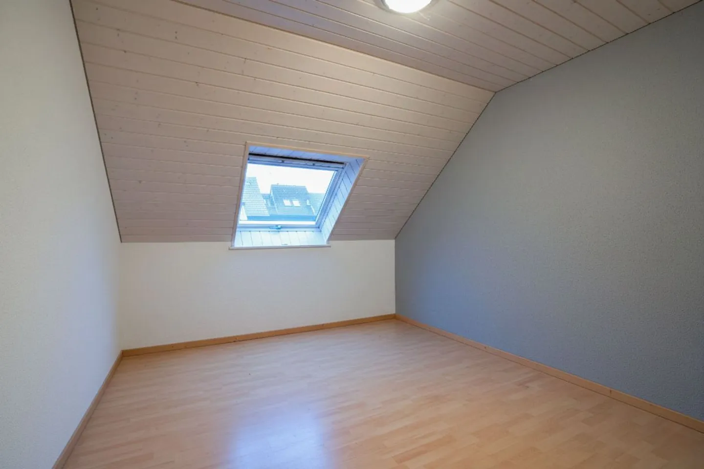 LAVIGNY - Beautiful house with lake view - Photo 8 of 13