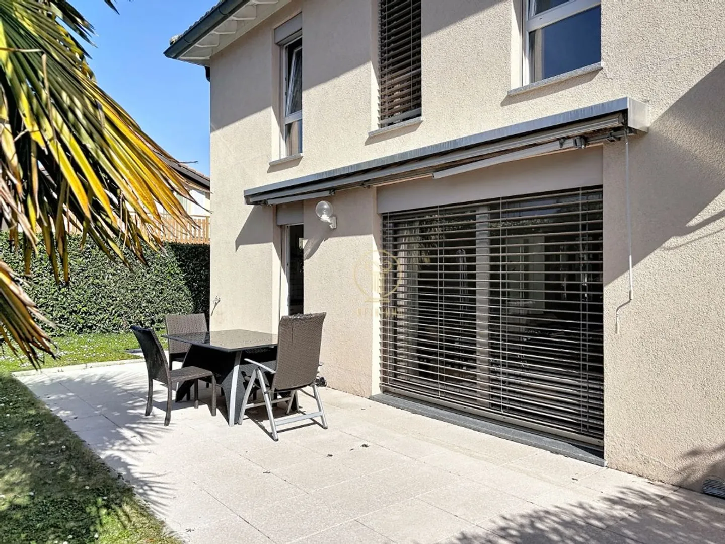 ESCLUSIVITÀ - A MONTHEY, casa indipendente 5.5 locali con bel giardino in zona residenziale - Foto 1 di 13