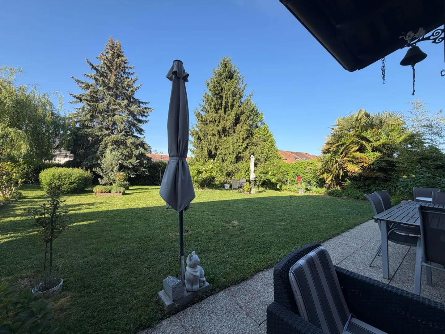 Esclusività - RENENS, OGGETTO RARO! Villa a schiera non soggetta a un condominio di 5,5 p. con grande giardino. - Foto 2 di 13