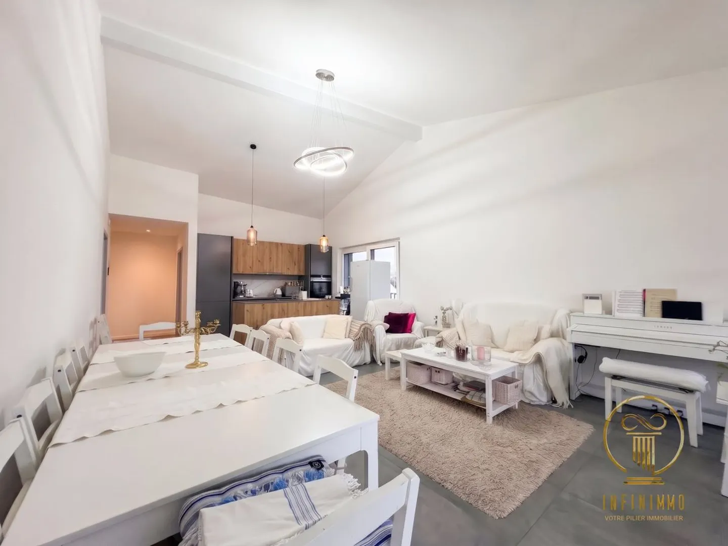 PERROY - Magnificent 3.5-room apartment with balcony terrace! - Photo 2 of 13