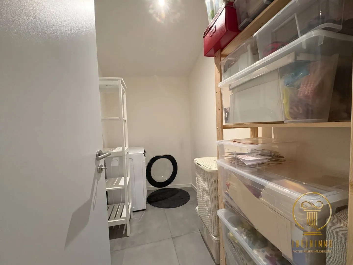 PERROY - Magnificent 3.5-room apartment with balcony terrace! - Photo 12 of 13