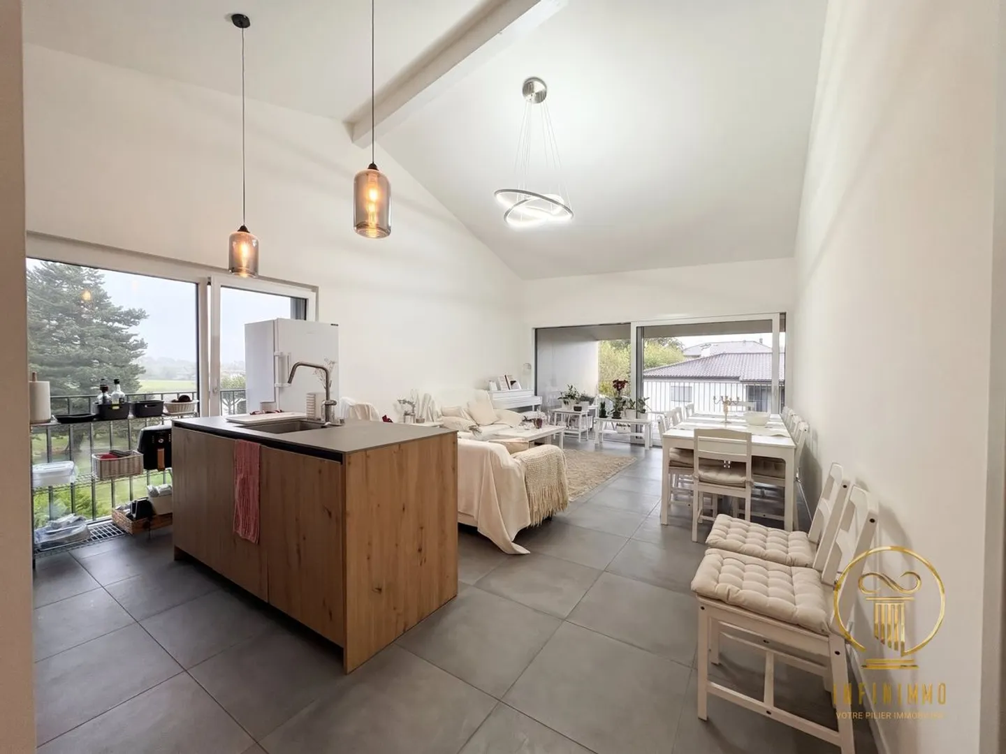 PERROY - Magnificent 3.5-room apartment with balcony terrace! - Photo 5 of 13