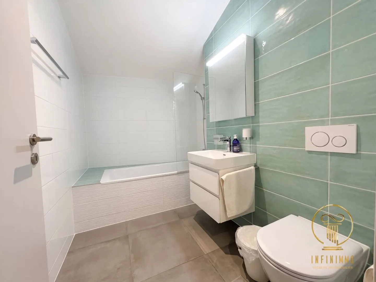 PERROY - Magnificent 3.5-room apartment with balcony terrace! - Photo 9 of 13