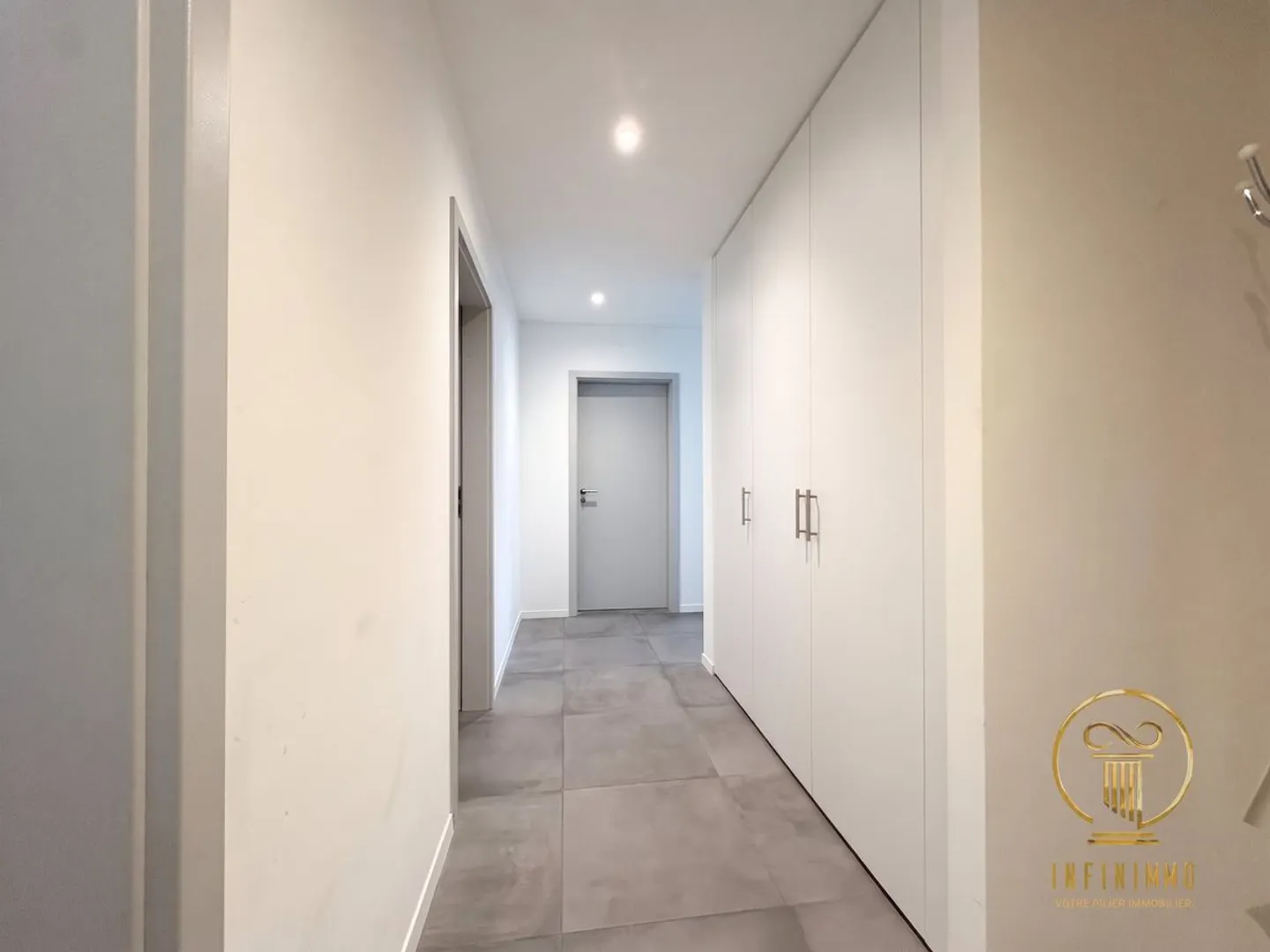 PERROY - Magnificent 3.5-room apartment with balcony terrace! - Photo 7 of 13