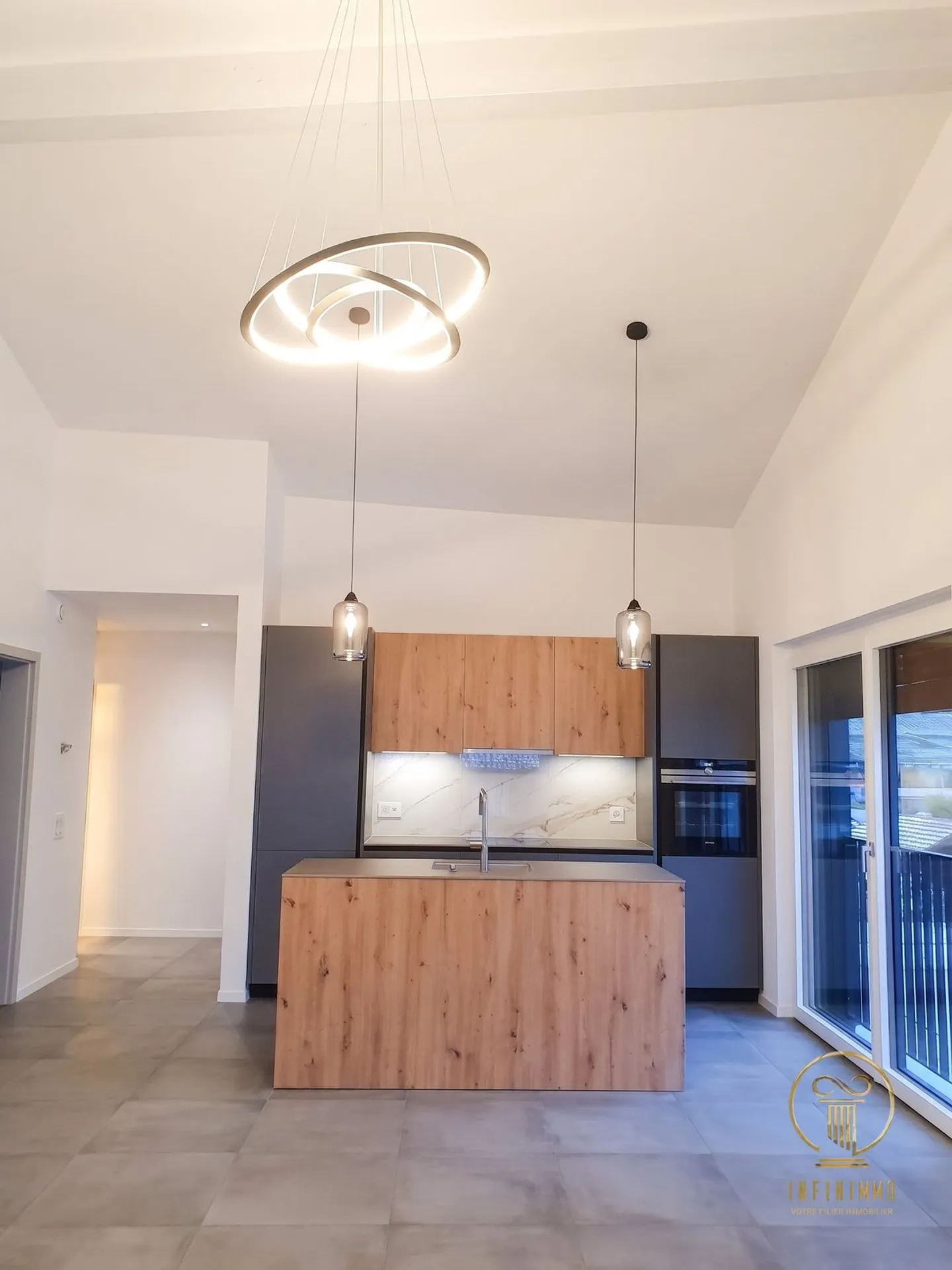 PERROY - Magnificent 3.5-room apartment with balcony terrace! - Photo 4 of 13
