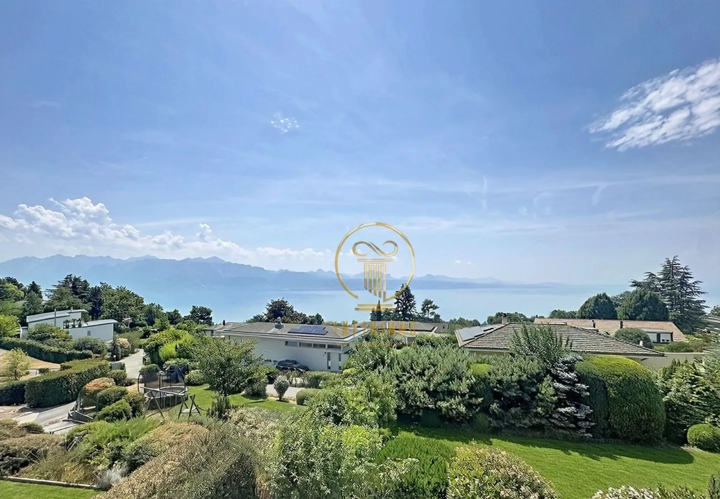 LUTRY - Magnificent villa with a view of the Lake - Photo 1 of 13