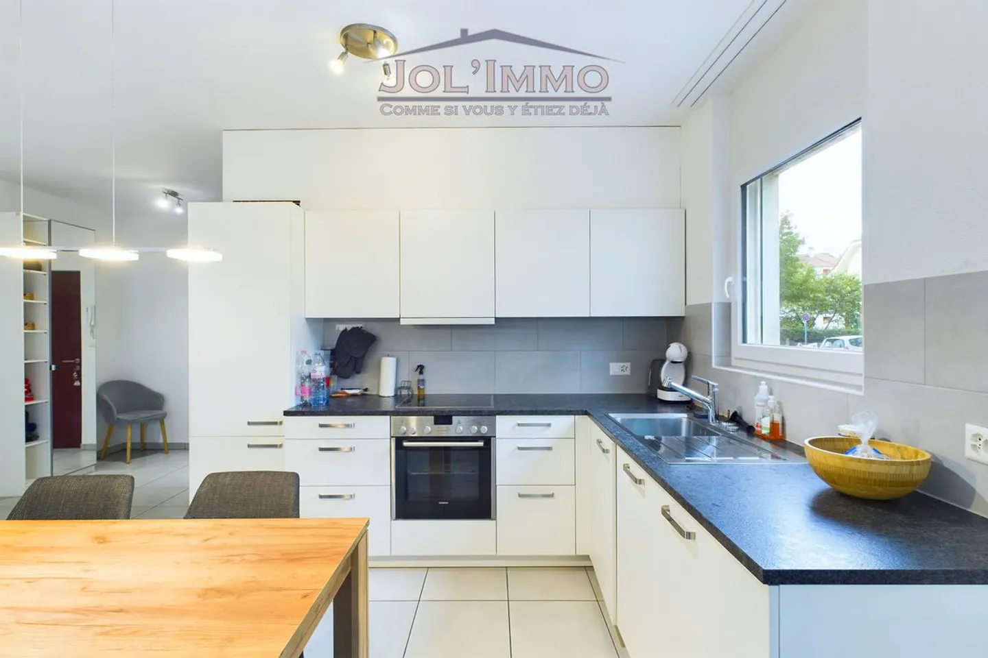 Unique offer: Very nice apartment just steps from the train station with parking space - Photo 1 of 9
