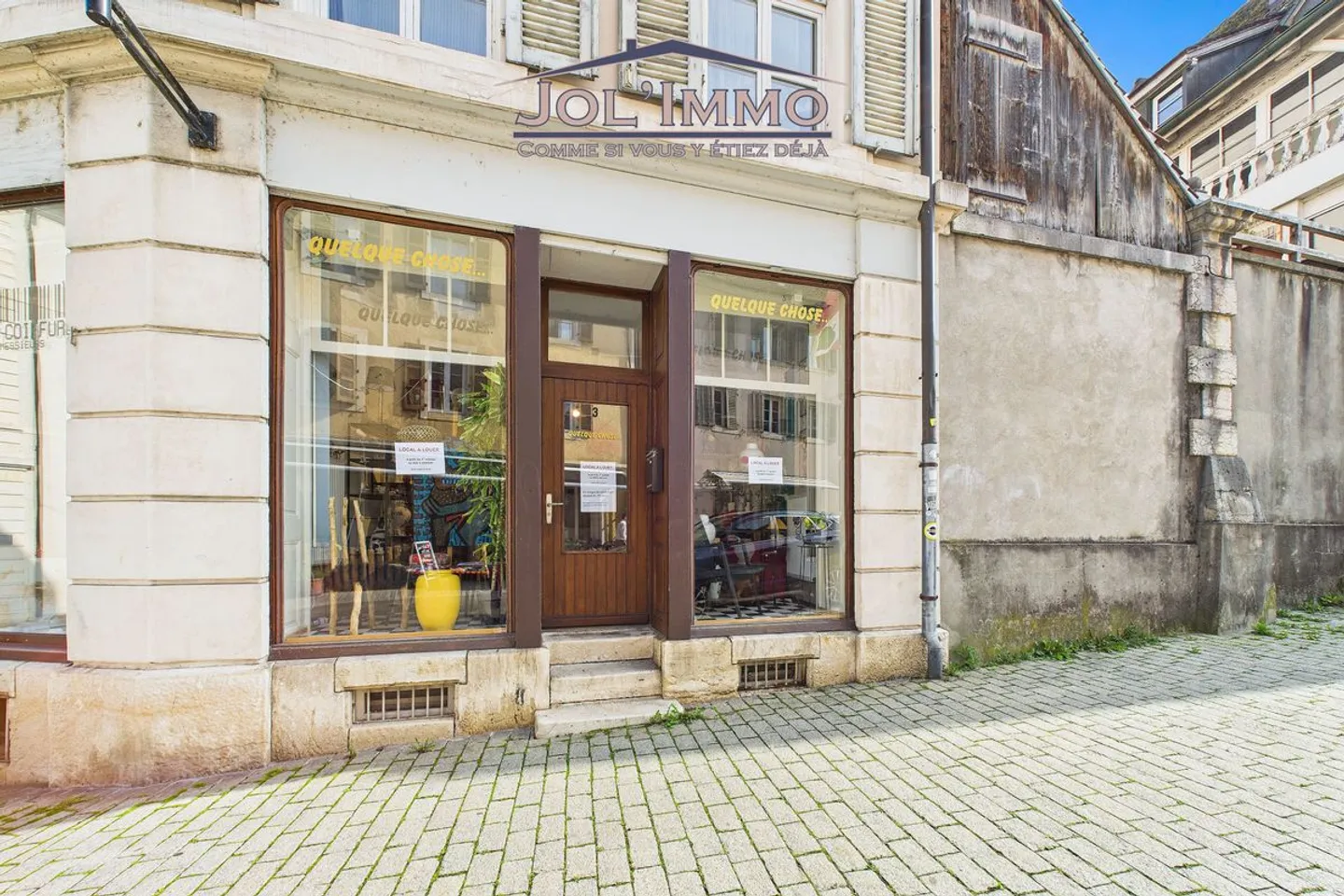 Heller Geschäftsräume mit 2 Schaufenstern in der Altstadt von Delémont - Foto 2 von 4