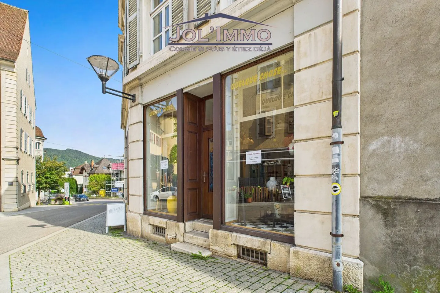 Heller Geschäftsräume mit 2 Schaufenstern in der Altstadt von Delémont - Foto 1 von 4