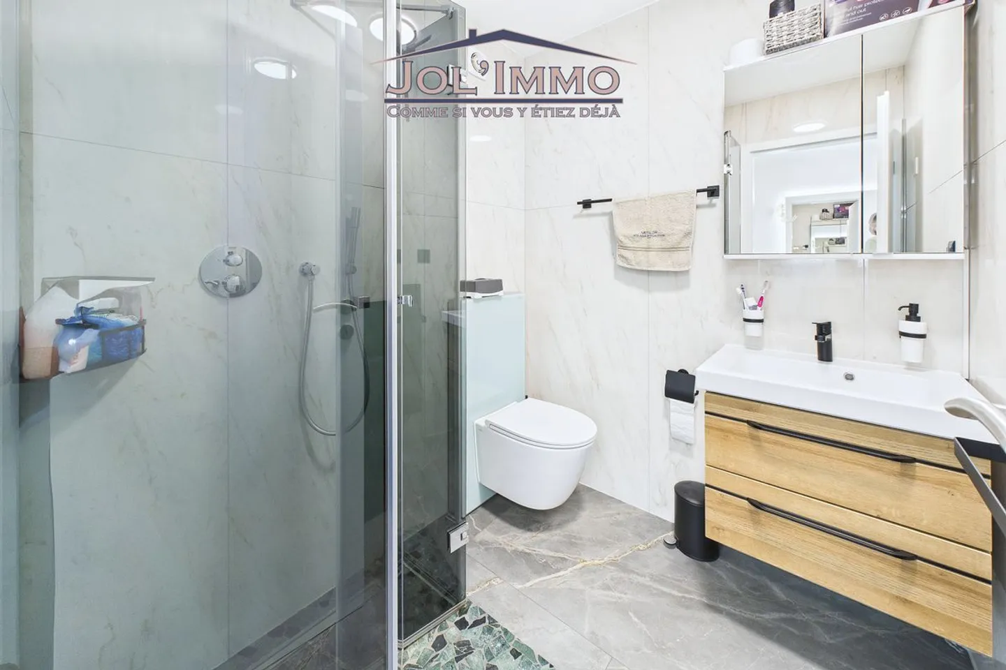 Spacieux appartement 5.5 pièces rénové avec cheminée - 125 m² - Dombresson - Photo 7 of 9