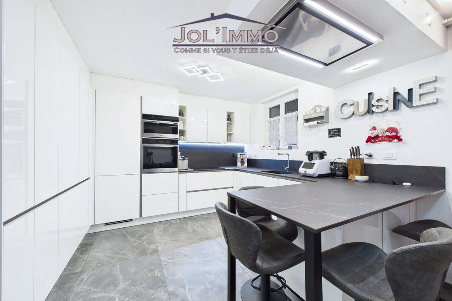 Spacieux appartement 5.5 pièces rénové avec cheminée - 125 m² - Dombresson - Photo 8 of 9