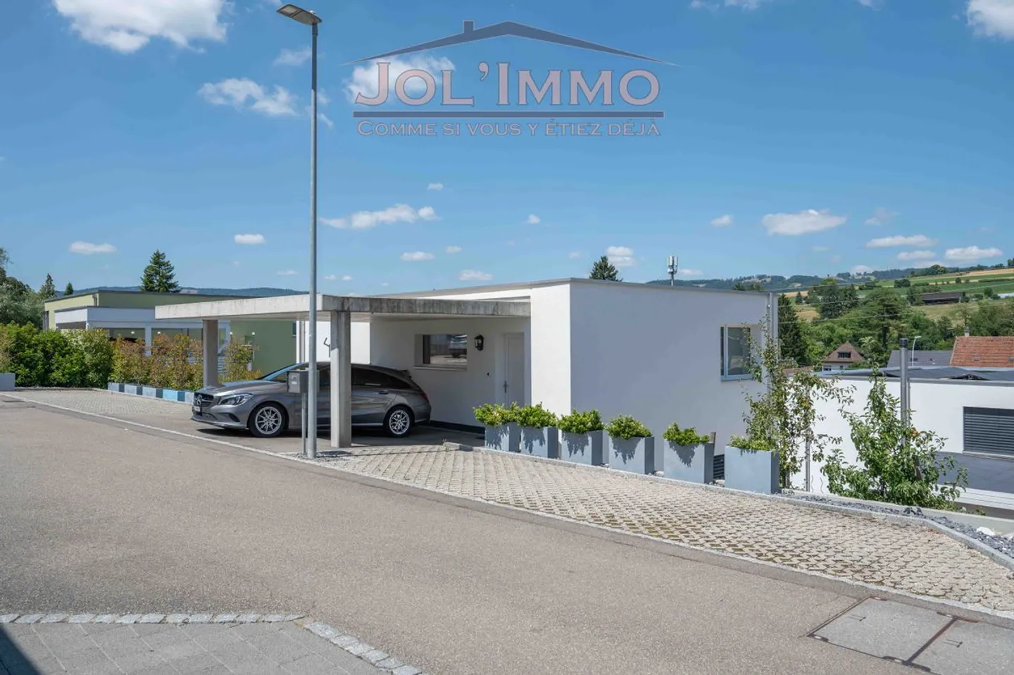 Beautiful contemporary villa close to amenities - Photo 8 of 13