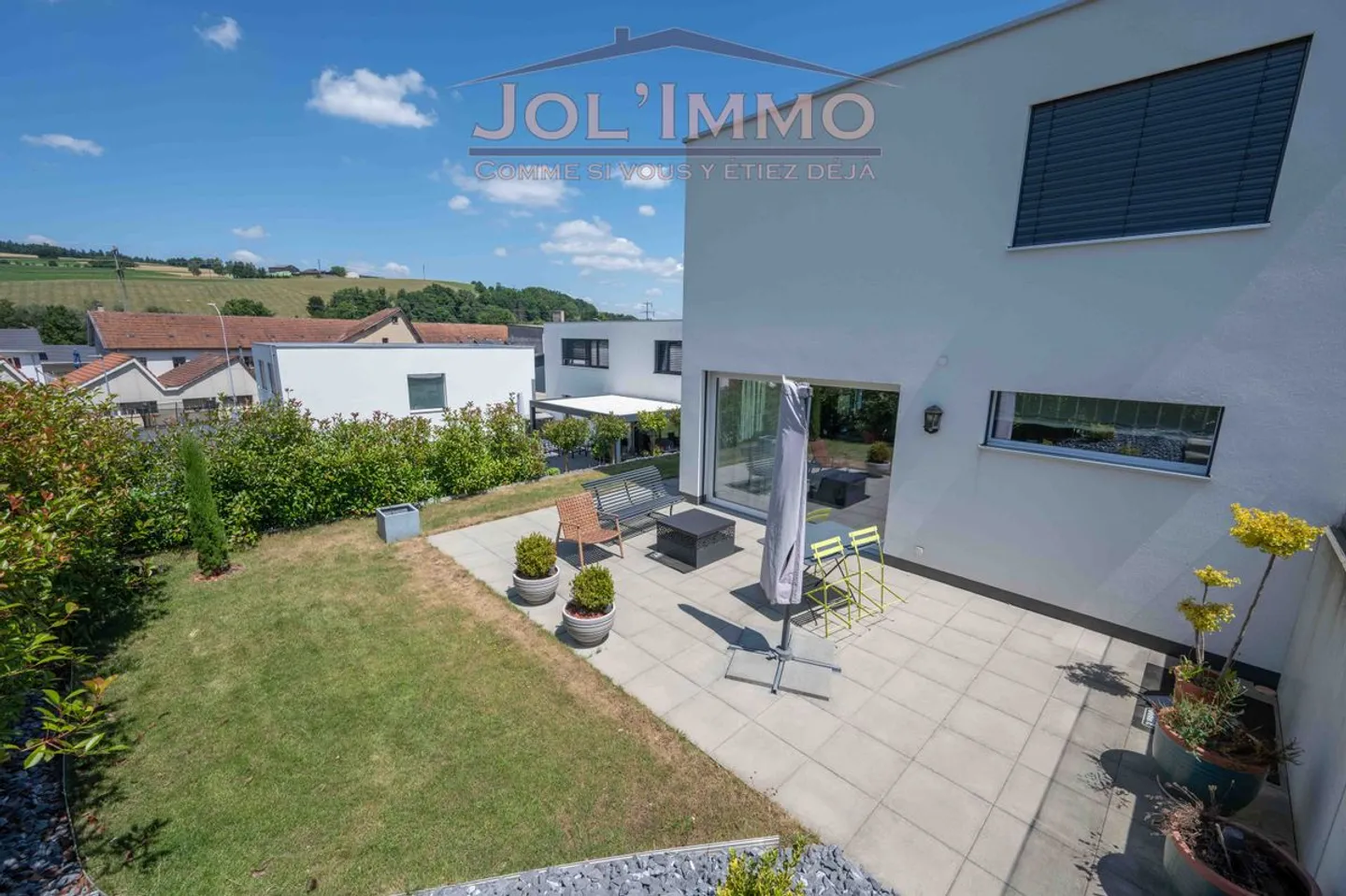 Beautiful contemporary villa close to amenities - Photo 5 of 13