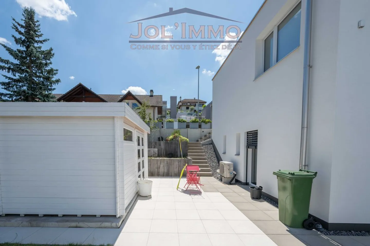 Beautiful contemporary villa close to amenities - Photo 4 of 13