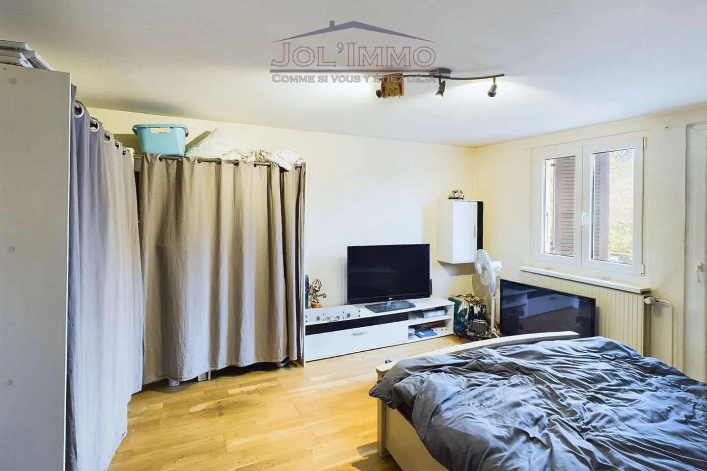 Appartement de 4,5 pièces au 1er avec entrée séparée - Photo 1 sur 13