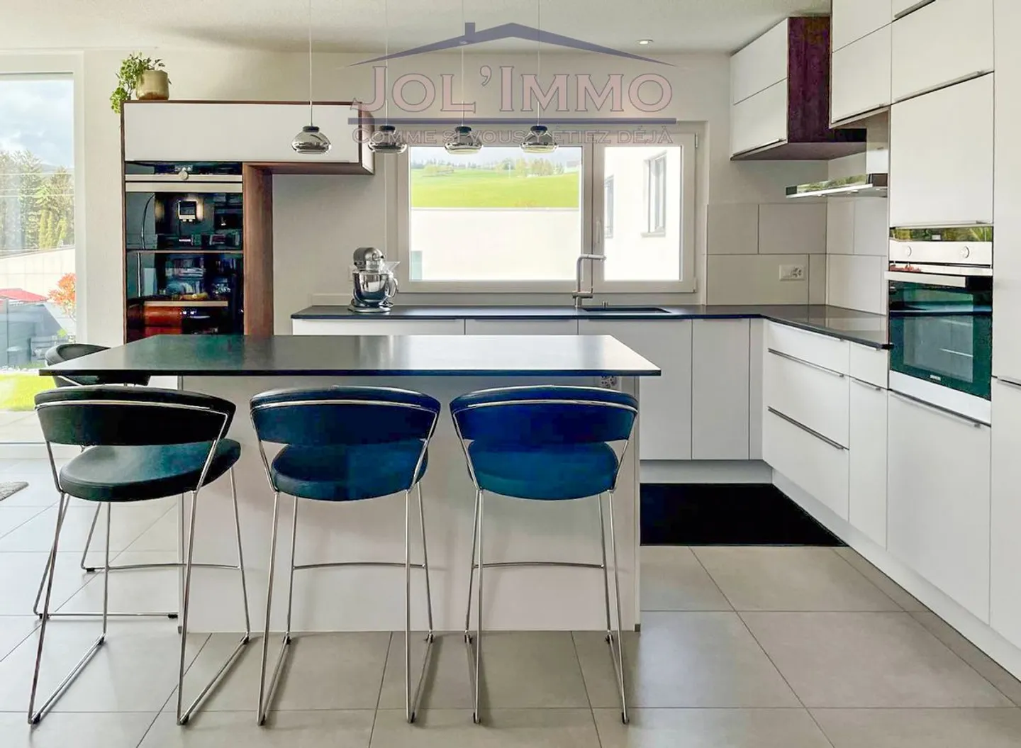 Beautiful contemporary villa close to amenities - Photo 12 of 13