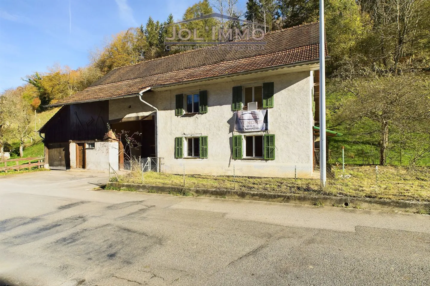 Haus zu renovieren mit großem Grundstück - Foto 1 von 11