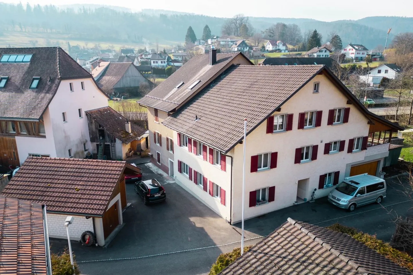 Grande casa indipendente con 3 appartamenti - Superficie abitabile eccezionale! - Foto 2 di 13