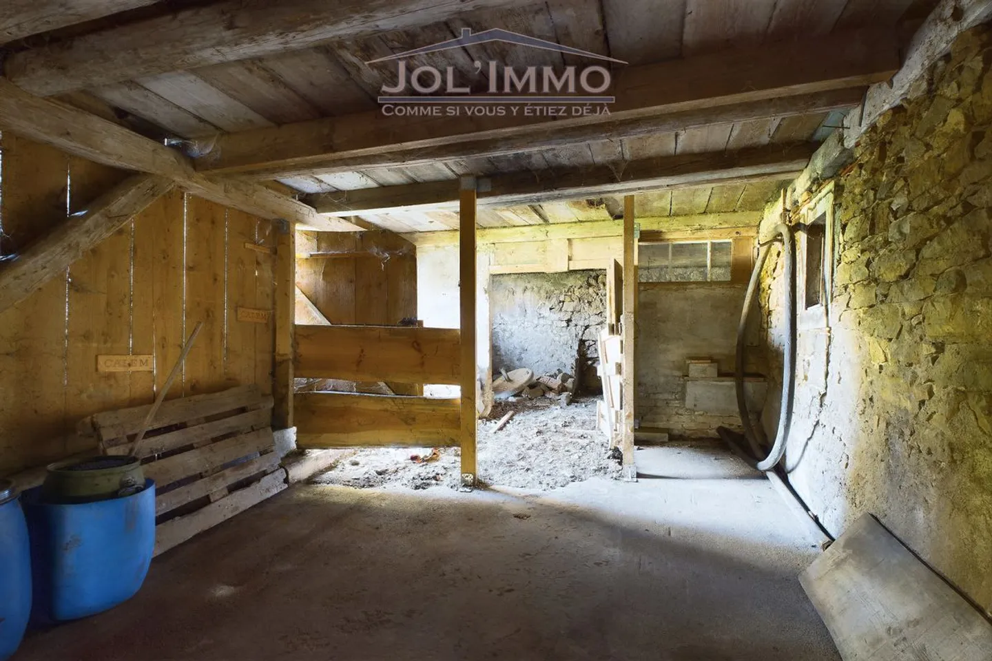 Haus zu renovieren mit großem Grundstück - Foto 10 von 11