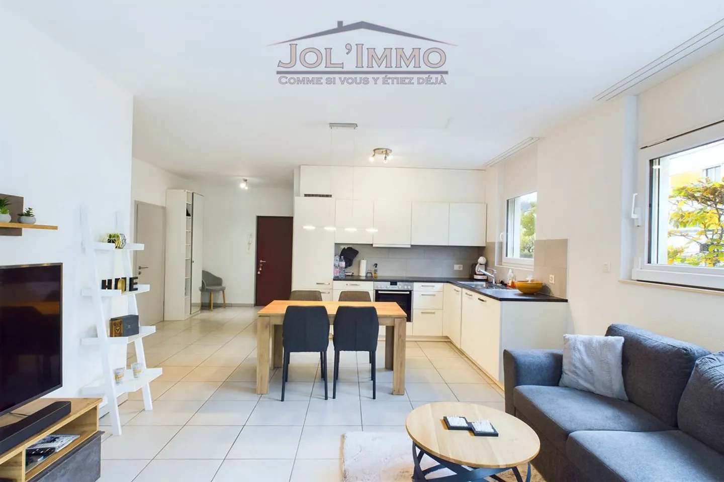 Unique offer: Very nice apartment just steps from the train station with parking space - Photo 2 of 9