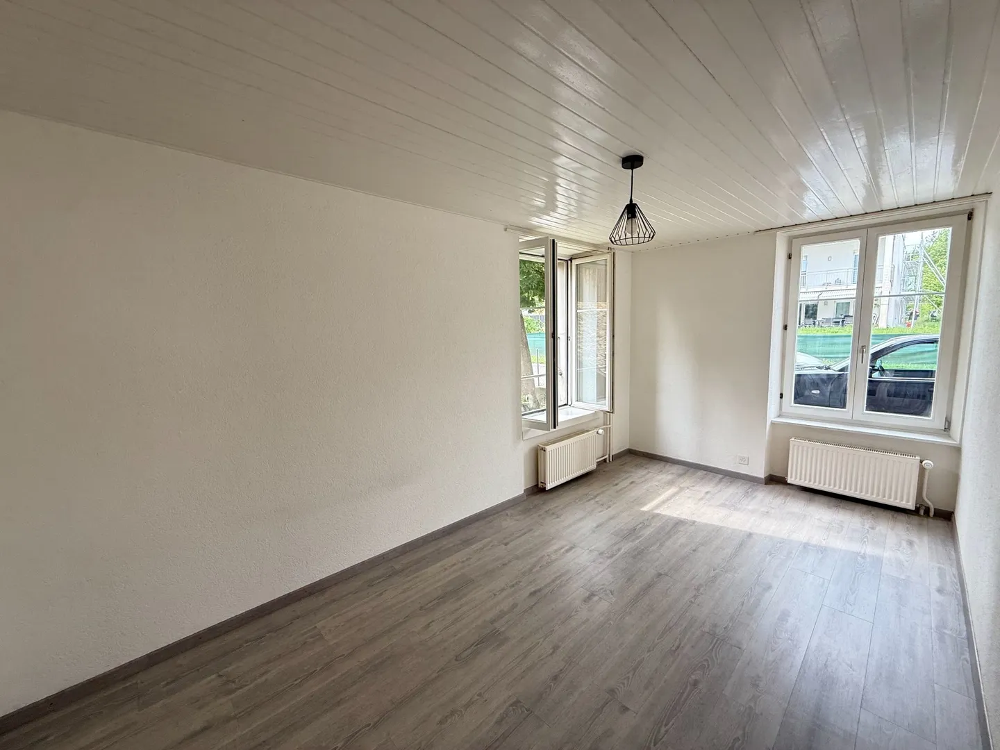 Rez de chaussée - Appartement pratique et abordable avec place de parc et JARDIN COMMUN - Photo 3 sur 13