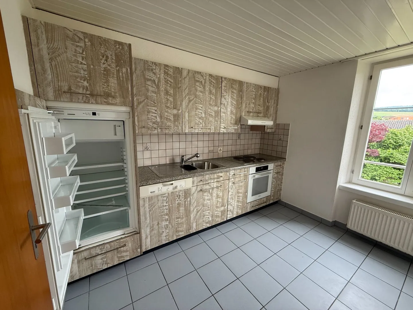 Rez de chaussée - Appartement pratique et abordable avec place de parc et JARDIN COMMUN - Photo 10 sur 13