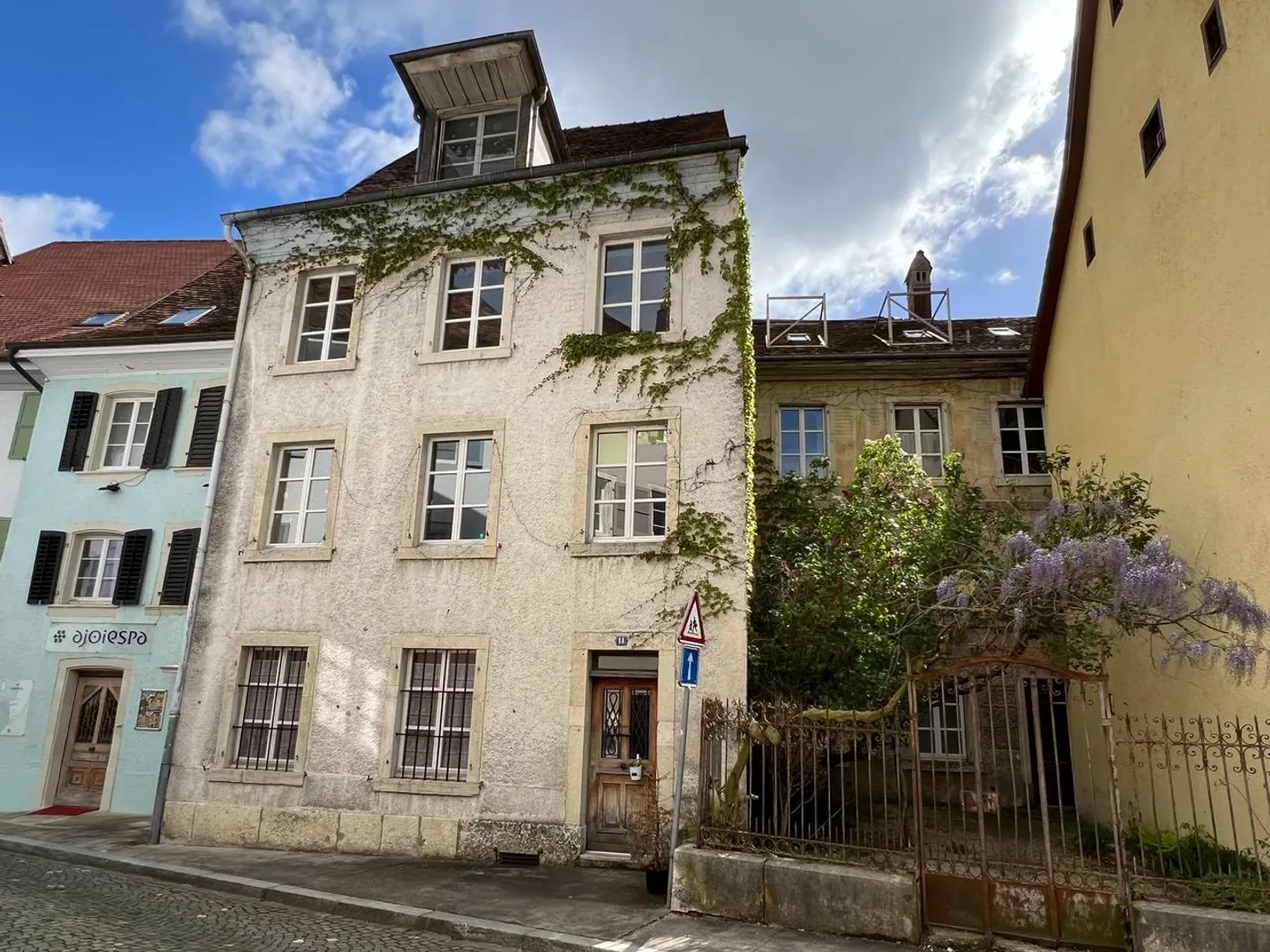 Edificio caratteristico nel cuore della vecchia città di Porrentruy con un rendimento lordo del 5% - Foto 1 di 13