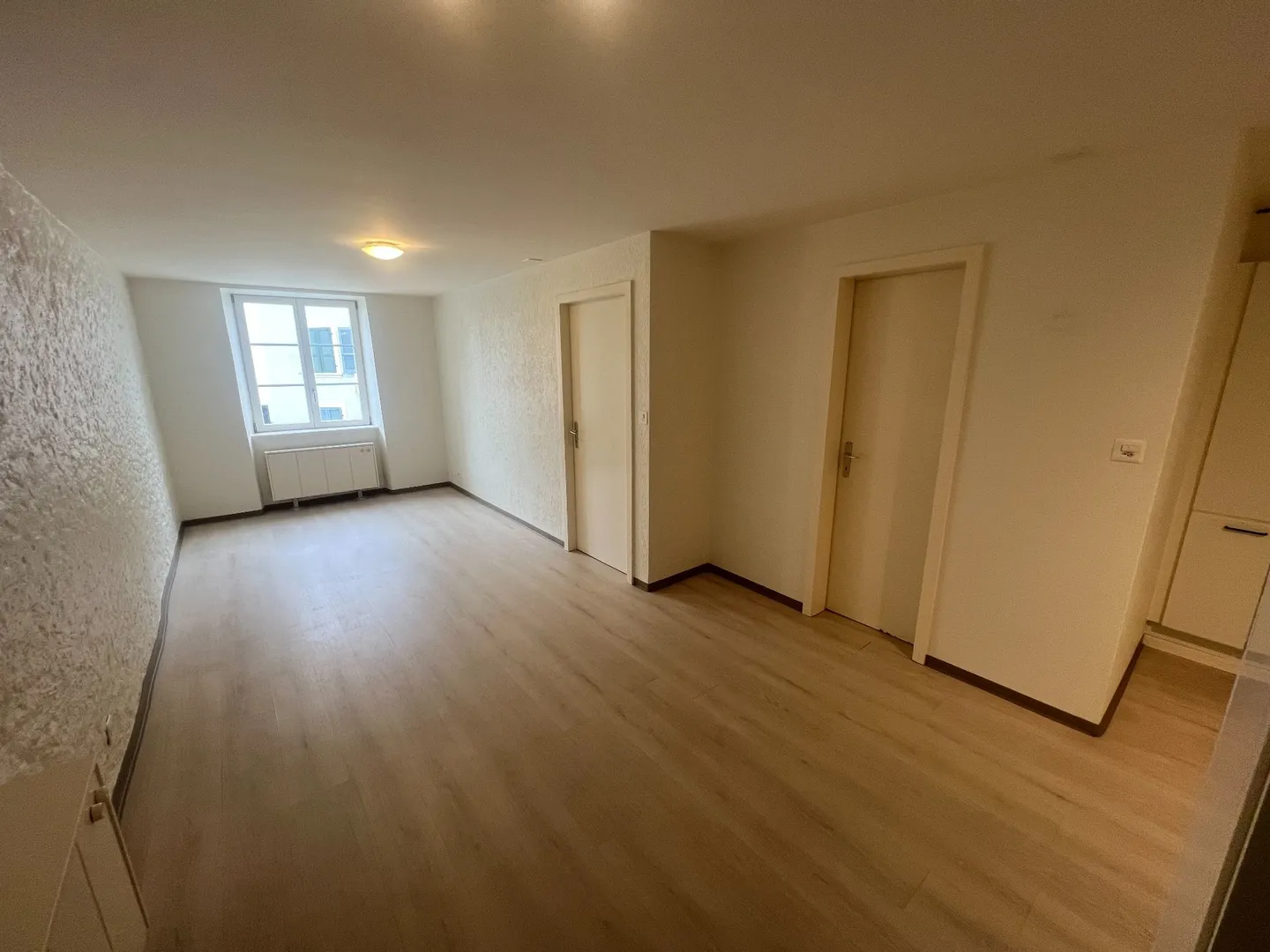 Schöne 2,5-Zimmer-Wohnung in der Altstadt im 1. oder 2. Stock - Foto 2 von 11