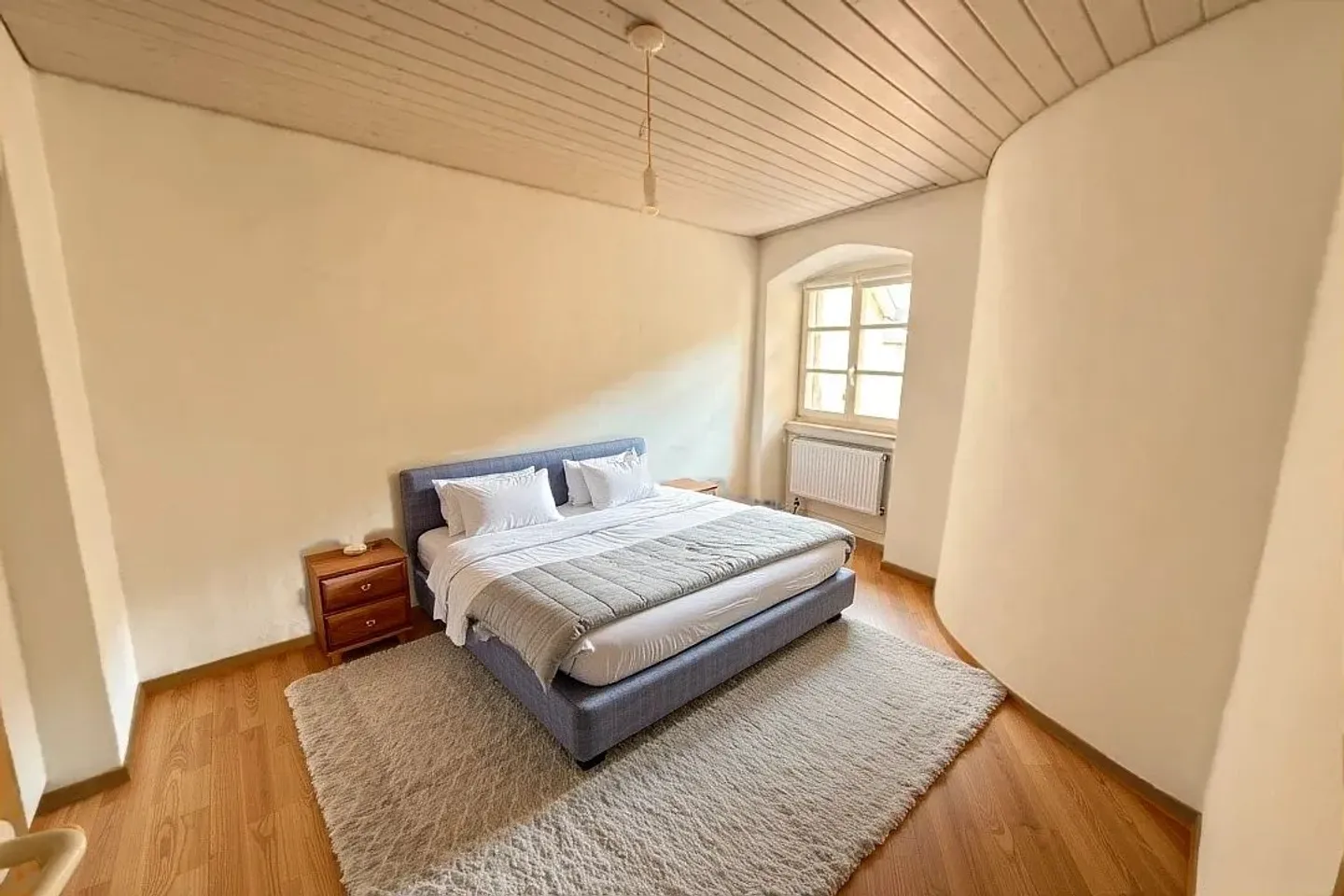 Charmant appartement en vieille Ville avec du cachet avec jardin commun - Photo 3 sur 10