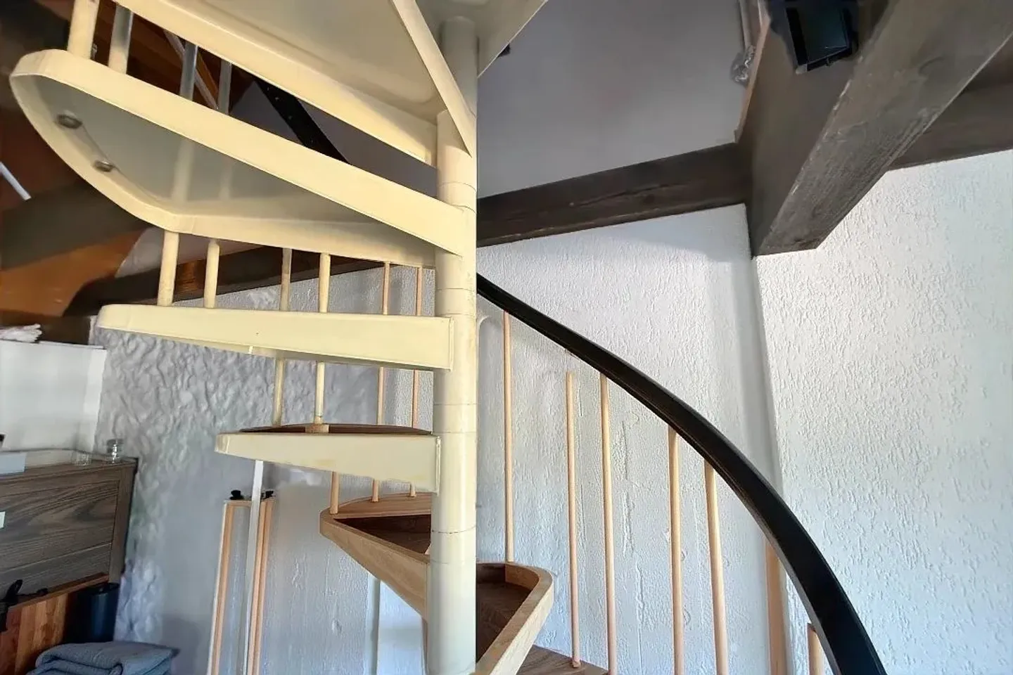 Duplex apartment for rent with 2.5 rooms top floor - Electric Heating - Photo 8 of 11