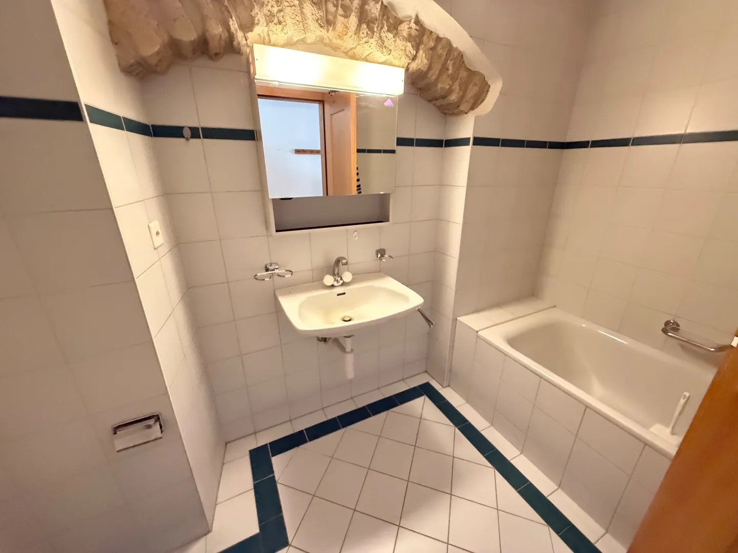 Charmant appartement en vieille Ville avec du cachet avec jardin commun - Photo 5 sur 10